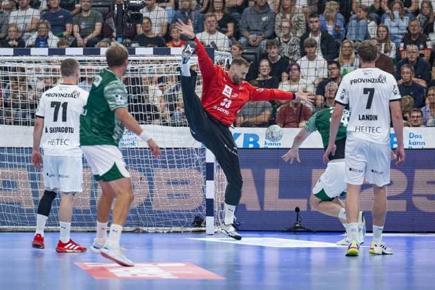 Andreas Wolff (Torwart, THW Kiel, 33) wehrt einen Wurf von Hakun West av Teigum (Fuechse Berlin, 34) ab GER, Fuechse Berlin vs. THW Kiel, Handball, HBL Supercup 2025, Finale, 23.08.2025. GER, Fuechse Berlin vs. THW Kiel, Handball, HBL Supercup 2025, Finale, 23.08.2025. Muenchen Copyright: xEibner-Pressefoto HeikexFeinerx EP_HFR