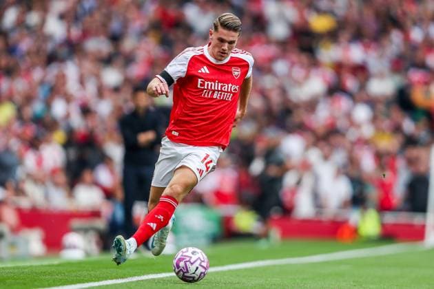 Premier League Arsenal v Leeds United Viktor Gyokeres of Arsenal runs with the ball during the Premier League match Arsenal vs Leeds United at Emirates Stadium, London, United Kingdom, 23rd August 2025 (Photo by Izzy Poles News Images) London Emirates Stadium Greater London United Kingdom Copyright: xIzzyxPoles NewsxImagesx