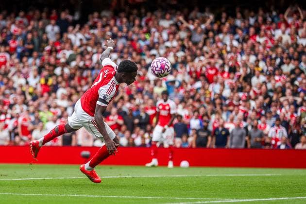 Premier League Arsenal v Leeds United Bukayo Saka of Arsenal heads the ball on goal during the Premier League match Arsenal vs Leeds United at Emirates Stadium, London, United Kingdom, 23rd August 2025 (Photo by Izzy Poles News Images) London Emirates Stadium Greater London United Kingdom Copyright: xIzzyxPoles NewsxImagesx