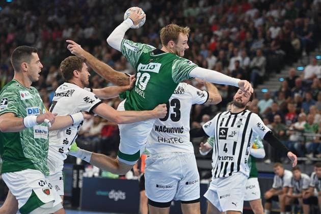 Mathias GIDSEL (Fuechse Berlin), Aktion,Wurf gegen Magnus Landin JACOBSEN (Kiel) Handball Super Cup 2025 der Maenner Fuechse Berlin vs. THW Kiel am 23.08.2025, SAP GARDEN Muenchen.