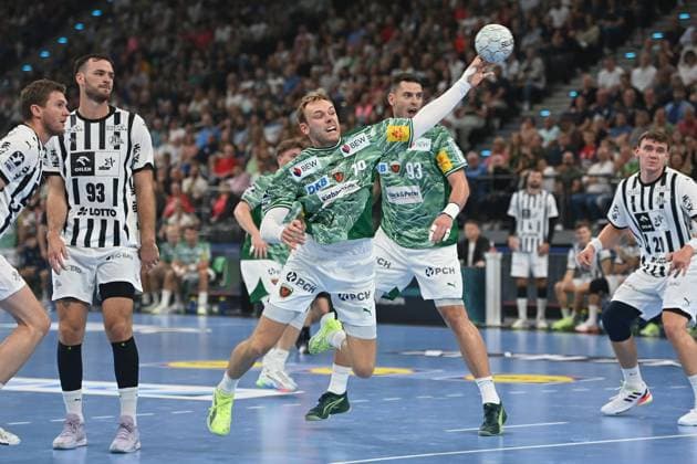 Mathias GIDSEL (Fuechse Berlin), Aktion,Wurf,li: Veron NACINOVIC (Kiel) , Magnus Landin JACOBSEN (Kiel) Handball Super Cup 2025 der Maenner Fuechse Berlin vs. THW Kiel am 23.08.2025, SAP GARDEN Muenchen.