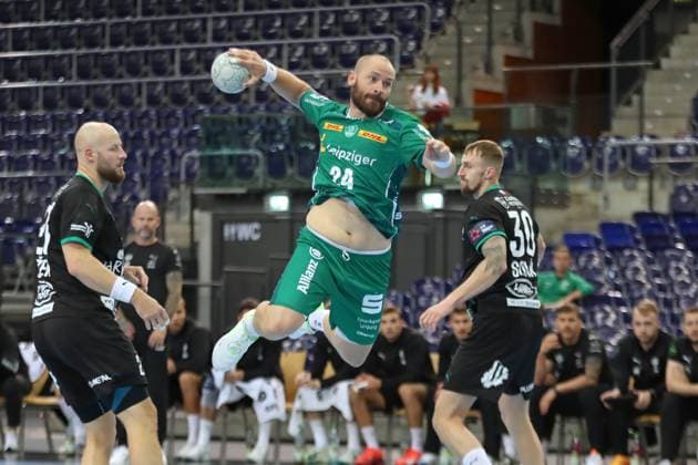 Handball-Testspiel: SC DHfK Leipzig vs. HC Banik Karvina, 23.08.25 Moritz Preuss (24, SC DHfK Leipzig) fliegt zum Wurf. Handball, DAIKIN HBL, Saison 2025 2026, Testspiel: SC DHfK Leipzig vs. HC Banik Karvina am 23.08.25 in der Quarterback Immobilien Arena Leipzig. Copyright: xBEAUTIFULxSPORTS JanxKaeferx