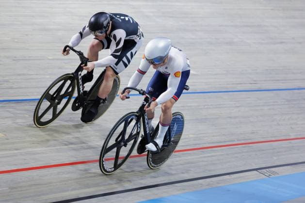 2025 UCI Junior Track World Championships Picture by Alex Whitehead SWpix.com - 23 08 2025 - Cycling - 2025 UCI Junior Track World Championships - Omnisport, Apeldoorn, Netherlands - Men Sprint 1 2 Finals - Archie Gill (Great Britain), Alex Schuler (New Zealand) Copyright: x xSWpix.comx(t axPhotographyxHubxLtd)xAlexxWhitehead SWpix.comx SWP-3030-0952