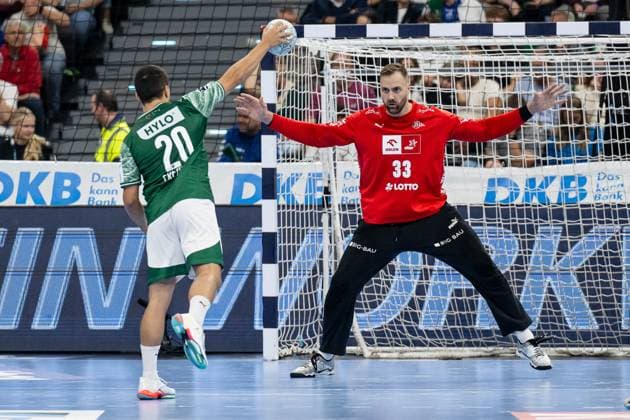 Tim Freihoefer (Fuechse Berlin, 20) beim Siebenmeter - Wurf gegen Andreas Wolff (Torwart, THW Kiel, 33) GER, Fuechse Berlin vs. THW Kiel, Handball, HBL Supercup 2025, Finale, 23.08.2025. GER, Fuechse Berlin vs. THW Kiel, Handball, HBL Supercup 2025, Finale, 23.08.2025. Muenchen Copyright: xEibner-Pressefoto HeikexFeinerx EP_HFR