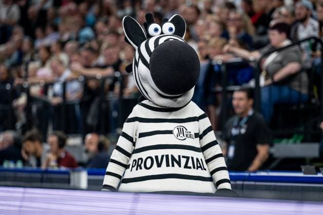 Hein Daddel (Maskottchen, THW Kiel) GER, Fuechse Berlin vs. THW Kiel, Handball, HBL Supercup 2025, Finale, 23.08.2025. GER, Fuechse Berlin vs. THW Kiel, Handball, HBL Supercup 2025, Finale, 23.08.2025. Muenchen Copyright: xEibner-Pressefoto HeikexFeinerx EP_HFR