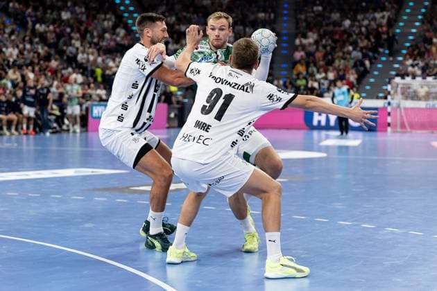 Harald Reinkind (THW Kiel, 6) und Bence Imre (THW Kiel, 91) gegen Mathias Gidsel (Fuechse Berlin, 19) GER, Fuechse Berlin vs. THW Kiel, Handball, HBL Supercup 2025, Finale, 23.08.2025. GER, Fuechse Berlin vs. THW Kiel, Handball, HBL Supercup 2025, Finale, 23.08.2025. Muenchen Copyright: xEibner-Pressefoto HeikexFeinerx EP_HFR