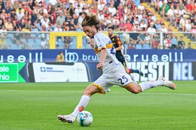 LecceÕs Antonino Gallo makes an attempt to score during the Serie A soccer match between Genoa and Lecce at the Luigi Ferraris Stadium in Genoa, Italy - Saturday, August 23, 2025. - Soccer .  Copyright: xTanoxPecoraro LaPressex