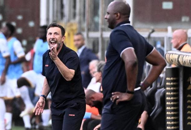 August 23, 2025, Genoa, ITALY: Lecce™s coach Eusebio Di Francesco gesture during the Italian Serie A soccer match, Genoa CFC vs Us Lecce at Luigi Ferraris stadium in Genoa, Italy, 23 august 2025..ANSA LUCA ZENNARO Soccer: Serie A, Genoa Cfc Vs Us Lecce  - ZUMAa110 20250823_zaf_a110_011 Copyright: xLucaxZennarox