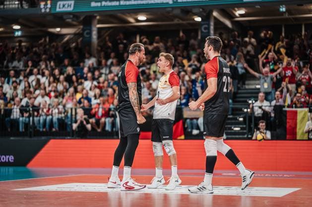 Volleyball Herren Länderspiel Deutschland vs. Belgien 23.08.2025 Georg Grozer l. ( 9 Deutschland) jubelt mit Leonard Graven ( 2 Deutschland)