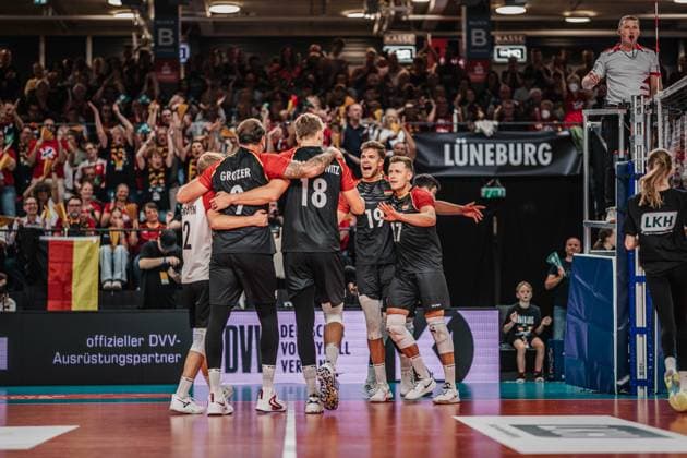Volleyball Herren Länderspiel Deutschland vs. Belgien 23.08.2025 Die deutsche Mannschaft jubelt