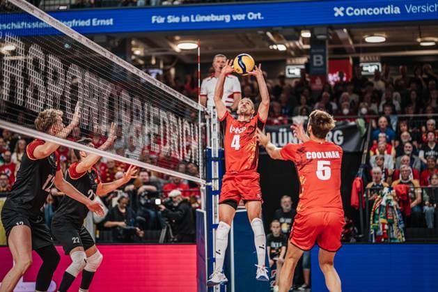 Volleyball Herren Länderspiel Deutschland vs. Belgien 23.08.2025 Stijn D Hulst ( 4 Belgien) beim Zuspiel