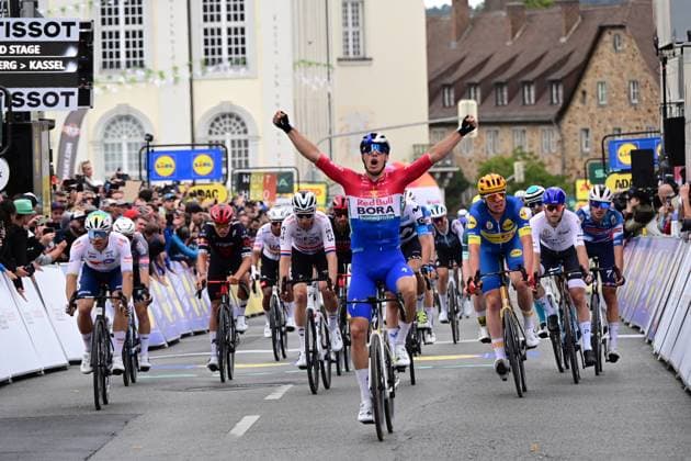23.08.2025 xkhx Lidl Deutschland Tour 2025 - 3. Etappe von Arnsberg nach Kassel Siegjubel Danny van Poppel wird der Sieg aufgrund der Fahrweise aberkannt