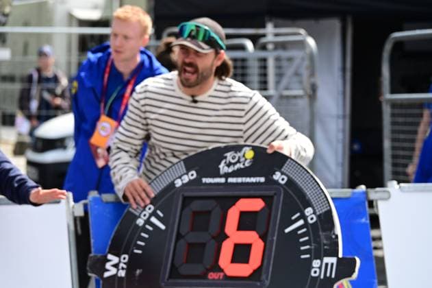 23.08.2025 xkhx Lidl Deutschland Tour 2025 - 3. Etappe von Arnsberg nach Kassel Ex-Radprofi Rick Zabel macht den Rundenzähler