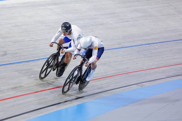 2025 UCI Junior Track World Championships Picture by Alex Whitehead SWpix.com - 23 08 2025 - Cycling - 2025 UCI Junior Track World Championships - Omnisport, Apeldoorn, Netherlands - Men Sprint Final for Gold - Archie Gill (Great Britain), Taeho Choi (Korea) Copyright: x xSWpix.comx(t axPhotographyxHubxLtd)xAlexxWhitehead SWpix.comx SWP-3030-1015