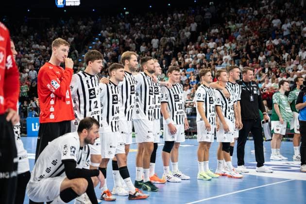 Fuechse Berlin gegen THW Kiel, Handball, 1. Handball Bundesliga Herren, Supercup, Saison 2025 2026, Muenchen, 23.08.2025 Die Mannschaft des THW Kiel beim 7-Meter Werfen Muenchen SAP Garden Deutschland
