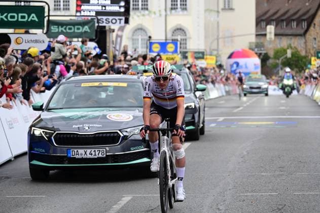 23.08.2025 xkhx Lidl Deutschland Tour 2025 - 3. Etappe von Arnsberg nach Kassel Georg Zimmermann ( INTERMARCHE - WANTY ) rollt über die Ziellinie