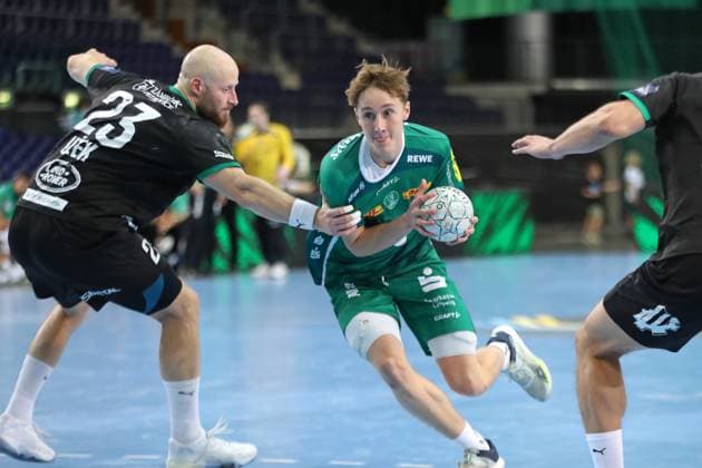 Handball-Testspiel: SC DHfK Leipzig vs. HC Banik Karvina, 23.08.25 Caspar Gauer (53, SC DHfK Leipzig) findet die Lücke. Handball, DAIKIN HBL, Saison 2025 2026, Testspiel: SC DHfK Leipzig vs. HC Banik Karvina am 23.08.25 in der Quarterback Immobilien Arena Leipzig. Copyright: xBEAUTIFULxSPORTS JanxKaeferx