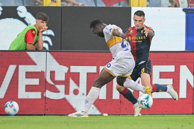 GenoaÕs Nicolae Stanciu fights for the ball during the Serie A soccer match between Genoa and Lecce at the Luigi Ferraris Stadium in Genoa, Italy - Saturday, August 23, 2025. - Soccer .  Copyright: xTanoxPecoraro LaPressex