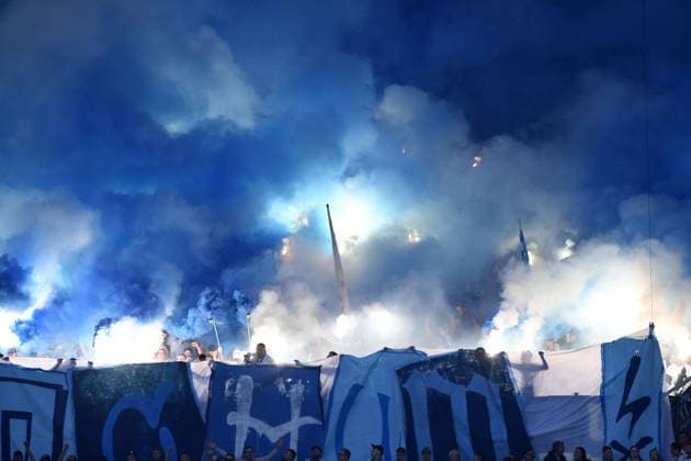 Fans Bochum Fans mit Pyrotechnik waehrend des Spiels der 2. Bundesliga zwischen FC Schalke 04 und VfL Bochum, Veltins-Arena am 23. August 2025 in Gelsenkirchen, Deutschland. (Foto von Ralf Treese DeFodi Images) +++ Fans Bochum supporters use pyrotechnics during the 2. Bundesliga match between FC Schalke 04 and VfL Bochum at Veltins-Arena on August 23, 2025 in Gelsenkirchen, Germany. (Photo by Ralf Treese DeFodi Images) (Photo by Ralf Treese DeFodi Images)