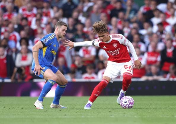 Gabriel Gudmundsson (LU) Max Robert Dowman (A) at the Arsenal v Leeds United EPL match, at the Emirates Stadium, London, UK on 23rd August, 2025. 