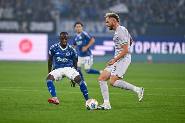 23.08.2025, Fussball, 2. Bundesliga, Saison 2025 2026, 3. Spieltag, FC Schalke 04 - VfL Bochum, Christopher Antwi-Adjei (FC Schalke 04), Philipp Strompf (VfL Bochum 1848) xRHR-FOTO YYx
