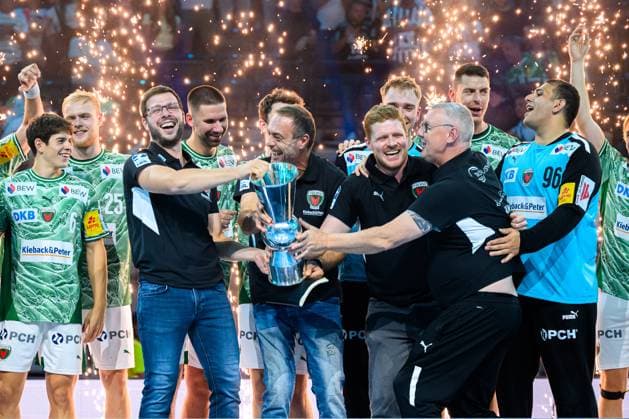 Muenchen: HBL Super Cup 2025 - Fuechse Berlin - THW Kiel Trainer Jaron Siewert (Berlin), Co-Trainer Maximilian Rinderle (Berlin), mit dem Pokal Muenchen SAP Garden Bayern Deutschland
