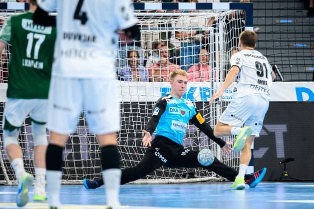 Muenchen: HBL Super Cup 2025 - Fuechse Berlin - THW Kiel Torhueter Lasse Ludwig (Berlin), Bence Imre (THW Kiel) Muenchen SAP Garden Bayern Deutschland