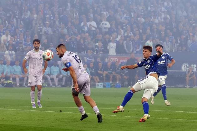 23.08.2025, xrekx, Fussball 2.Bundesliga, FC Schalke 04 - VfL Bochum v.l. Vitalie Becker (FC Schalke 04) (DFL DFB REGULATIONS PROHIBIT ANY USE OF PHOTOGRAPHS as IMAGE SEQUENCES and or QUASI-VIDEO) Gelsenkirchen