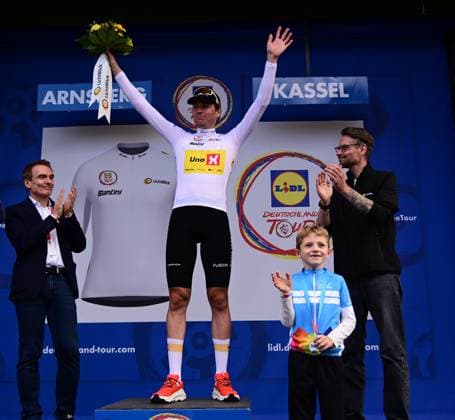 23.08.2025 xkhx Lidl Deutschland Tour 2025 - 3. Etappe von Arnsberg nach Kassel Sieger und Gesamtführender Soren Waerenskjold ( UNO-X MOBILITY ) im Lichtblicktrikot