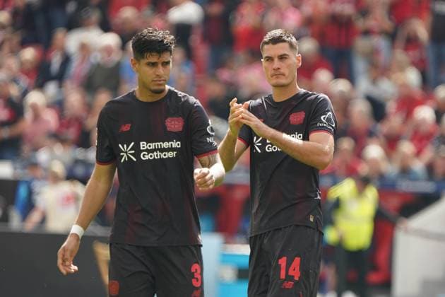 Fussball, 1 Bundesliga, Saison 2025 2026, Bayer 04 Leverkusen- TSG Hoffenheim 1899, 23.08.2025, Bayarena Leverkusen Piero Martin Hincapie Reyna, Patrik Schick, beide Bayer 04 Leverkusen