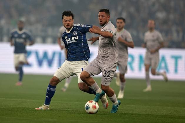 Adrian Gantenbein (FC Schalke 04) und Maximilian Wittek (VfL Bochum) beim Spiel der 2. Bundesliga (Saison 2025 26) FC Schalke 04 - VfL Bochum 1848 Copyright: Thomas Pakusch