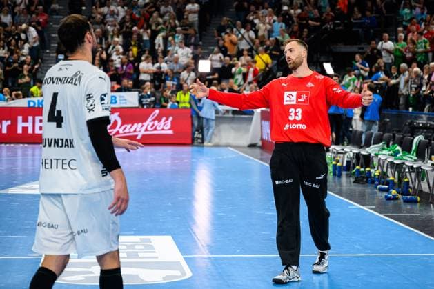 Muenchen: HBL Super Cup 2025 - Fuechse Berlin - THW Kiel Domagoj Duvnjak (THW Kiel) , Torhueter Andreas Wolff (THW Kiel) Muenchen SAP Garden Bayern Deutschland