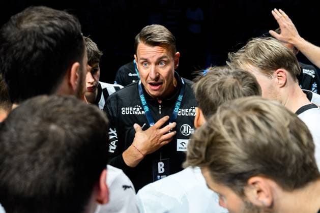 Muenchen: HBL Super Cup 2025 - Fuechse Berlin - THW Kiel Trainer Filip Jicha (THW Kiel) Muenchen SAP Garden Bayern Deutschland