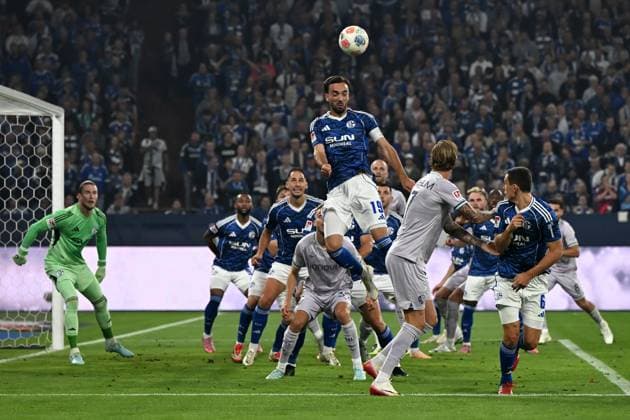 Kenan Karaman (FC Schalke 04) in Aktion, am Ball, Einzelaktion waehrend des Spiels der 2. Bundesliga zwischen FC Schalke 04 und VfL Bochum, Veltins-Arena am 23. August 2025 in Gelsenkirchen, Deutschland. (Foto von Ralf Treese DeFodi Images) +++ Kenan Karaman (FC Schalke 04) controls the ball during the 2. Bundesliga match between FC Schalke 04 and VfL Bochum at Veltins-Arena on August 23, 2025 in Gelsenkirchen, Germany. (Photo by Ralf Treese DeFodi Images) (Photo by Ralf Treese DeFodi Images)