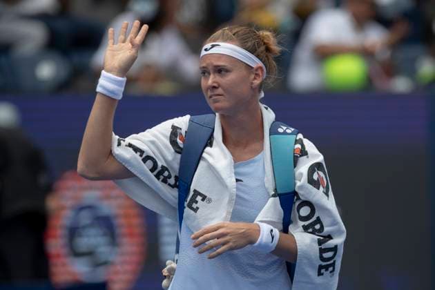 August 23, 2025, Monterrey, Nuevo Leon, Mexico: Marie BouzkovoÂ¡ (CZE) withdraws due to a hip injury during her match against Yekaterina Aleksandrova (RUS) during the semifinals at the Monterrey Open WTA, Tennis Damen 500. Monterrey Mexico - ZUMAo125 20250823_zip_o125_005 Copyright: xAntonioxOjedax