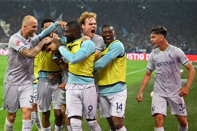 Gelsenkirchen, Veltins Arena, 23.08.25, GER, Herren, 2.Bundesliga, Saison 2025-2026, FC Schalke 04 - VfL Bochum Bild: Gerrit HOLTMANN (Bochum) jubelt nach seinem Tor zum 0:1 DFL regulations prohibit any use of photographs as image sequences and or quasi-video. NRW Deutschland