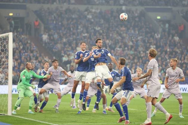 23.08.2025, xrekx, Fussball 2.Bundesliga, FC Schalke 04 - VfL Bochum v.l. Loris Karius (FC Schalke 04) Kenan Karaman (FC Schalke 04) (DFL DFB REGULATIONS PROHIBIT ANY USE OF PHOTOGRAPHS as IMAGE SEQUENCES and or QUASI-VIDEO) Gelsenkirchen