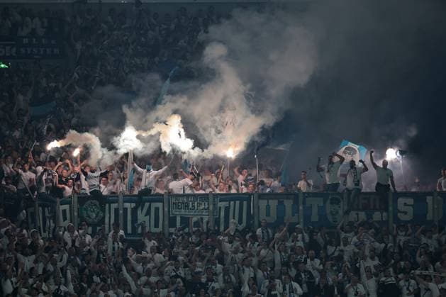 Fans des VfL Bochum beim Spiel der 2. Bundesliga (Saison 2025 26) FC Schalke 04 - VfL Bochum 1848 Copyright: Thomas Pakusch