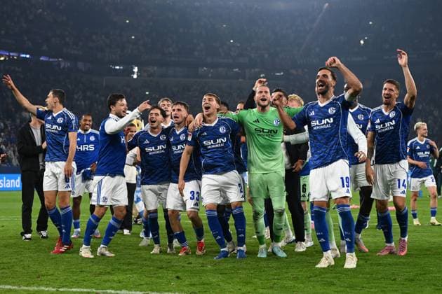 Spieler Schalke 04 Jubel, jubelt, jubeln waehrend des Spiels der 2. Bundesliga zwischen FC Schalke 04 und VfL Bochum, Veltins-Arena am 23. August 2025 in Gelsenkirchen, Deutschland. (Foto von Ralf Treese DeFodi Images) +++ Spieler Schalke 04 celebrate, celebrates, celebrating during the 2. Bundesliga match between FC Schalke 04 and VfL Bochum at Veltins-Arena on August 23, 2025 in Gelsenkirchen, Germany. (Photo by Ralf Treese DeFodi Images) (Photo by Ralf Treese DeFodi Images)