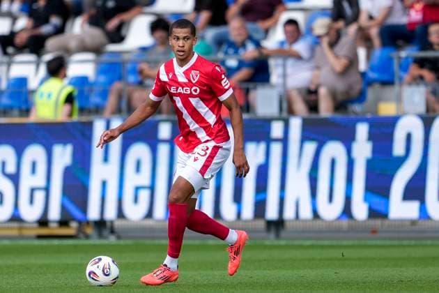 Nyamekye Awortwie-Grant (Cottbus, 23), am Ball, Freisteller, Ganzkörper, Einzelbild, Einzelfoto, Aktion, Action, 23.08.2025, Sinsheim (Deutschland), Fussball, 3. Liga, TSG 1899 Hoffenheim II - FC Energie Cottbus, DFB DFL REGULATIONS PROHIBIT ANY USE OF PHOTOGRAPHS AS IMAGE SEQUENCES AND OR QUASI-VIDEO. *** Nyamekye Awortwie Grant Cottbus, 23 , on the ball, cropped, full body, single image, single photo, action, action, 23 08 2025, Sinsheim Germany , Football, 3 Liga, TSG 1899 Hoffenheim II FC Energie Cottbus, DFB DFL REGULATIONS PROHIBIT ANY USE OF PHOTOGRAPHS AS IMAGE SEQUENCES AND OR QUASI VIDEO xozx