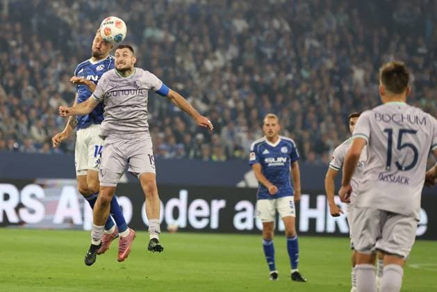 Janik Bachmann (FC Schalke 04) und Matus Bero (VfL Bochum) beim Spiel der 2. Bundesliga (Saison 2025 26) FC Schalke 04 - VfL Bochum 1848 Copyright: Thomas Pakusch