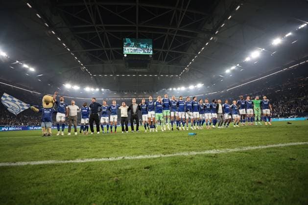 Die Spieler vom FC Schalke 04 freuen sich über den Sieg beim Spiel der 2. Bundesliga (Saison 2025 26) FC Schalke 04 - VfL Bochum 1848 Copyright: Thomas Pakusch
