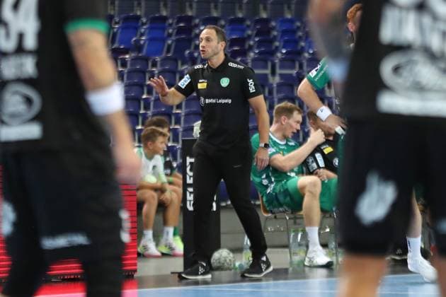 Handball-Testspiel: SC DHfK Leipzig vs. HC Banik Karvina, 23.08.25 Cheftrainer Raul Alonso (SC DHfK Leipzig). Handball, DAIKIN HBL, Saison 2025 2026, Testspiel: SC DHfK Leipzig vs. HC Banik Karvina am 23.08.25 in der Quarterback Immobilien Arena Leipzig. Copyright: xBEAUTIFULxSPORTS JanxKaeferx