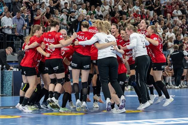 Siegesfreude und grosser Jubel beim Thueringer HC unmittelbar nach Schlusspfiff GER, HSG Blomberg-Lippe vs. Thueringer HC, Handball, HBF Supercup 2025, Finale, 23.08.2025. GER, HSG Blomberg-Lippe vs. Thueringer HC, Handball, HBF Supercup 2025, Finale, 23.08.2025. Muenchen Copyright: xEibner-Pressefoto HeikexFeinerx EP_HFR