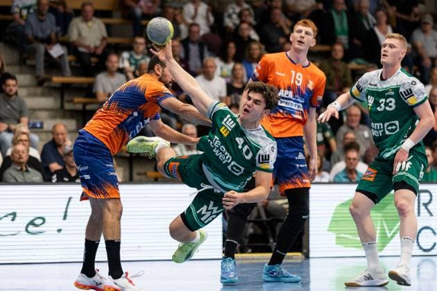 Elias NEWEL (FRISCH AUF! Goeppingen, 40) erzielt ein Tor, Aktion, Torwurf FRISCH AUF! Goeppingen (FAG) vs. SKK Talent Pilsen, Handball, Maenner, Players Night, Testspiel, Saisoneroeffnung, Spielzeit 2025 2026, 23.08.2025 FRISCH AUF! Goeppingen (FAG) vs. SKK Talent Pilsen, Handball, Maenner, Players Night, Testspiel, Saisoneroeffnung, Spielzeit 2025 2026, 23.08.2025 Goeppingen Copyright: xEibnerxPressefoto OliverxSchmidtx EP_OST