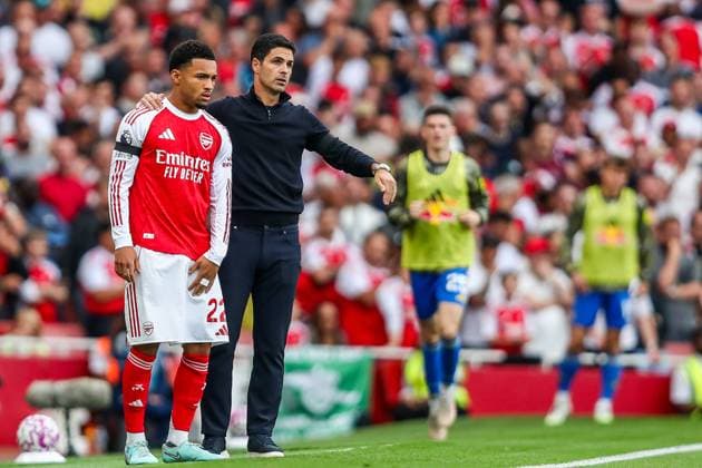 Premier League Arsenal v Leeds United Ethan Nwaneri and Mikel Arteta of Arsenal in action during the Premier League match Arsenal vs Leeds United at Emirates Stadium, London, United Kingdom, 23rd August 2025 (Photo by Izzy Poles News Images) London Emirates Stadium Greater London United Kingdom Copyright: xIzzyxPoles NewsxImagesx