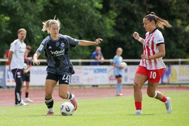 24.08.2025, xgrfx, Fussball Testspiel , SC Freiburg Frauen - Eintracht Frankfurt Frauen v.l. Nadine Riesen (Eintracht Frankfurt), Selina Vobian (SC Freiburg) (DFL DFB REGULATIONS PROHIBIT ANY USE OF PHOTOGRAPHS as IMAGE SEQUENCES and or QUASI-VIDEO) Freiburg