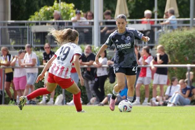 24.08.2025, xgrfx, Fussball Testspiel , SC Freiburg Frauen - Eintracht Frankfurt Frauen v.l. Nia Szenk (SC Freiburg), Ereleta Memeti (Eintracht Frankfurt) (DFL DFB REGULATIONS PROHIBIT ANY USE OF PHOTOGRAPHS as IMAGE SEQUENCES and or QUASI-VIDEO) Freiburg
