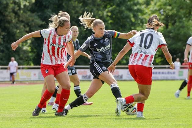 24.08.2025, xgrfx, Fussball Testspiel , SC Freiburg Frauen - Eintracht Frankfurt Frauen v.l. Lisa Karl (SC Freiburg), Laura Freigang (Eintracht Frankfurt), Selina Vobian (SC Freiburg) (DFL DFB REGULATIONS PROHIBIT ANY USE OF PHOTOGRAPHS as IMAGE SEQUENCES and or QUASI-VIDEO) Freiburg