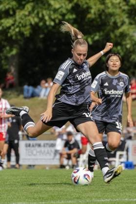 24.08.2025, xgrfx, Fussball Testspiel , SC Freiburg Frauen - Eintracht Frankfurt Frauen v.l. Laura Freigang (Eintracht Frankfurt) (DFL DFB REGULATIONS PROHIBIT ANY USE OF PHOTOGRAPHS as IMAGE SEQUENCES and or QUASI-VIDEO) Freiburg